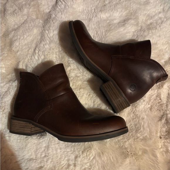 Timberland Brown Ankle Boots Sleek Leather Design-NWOT - Picture 3 of 8